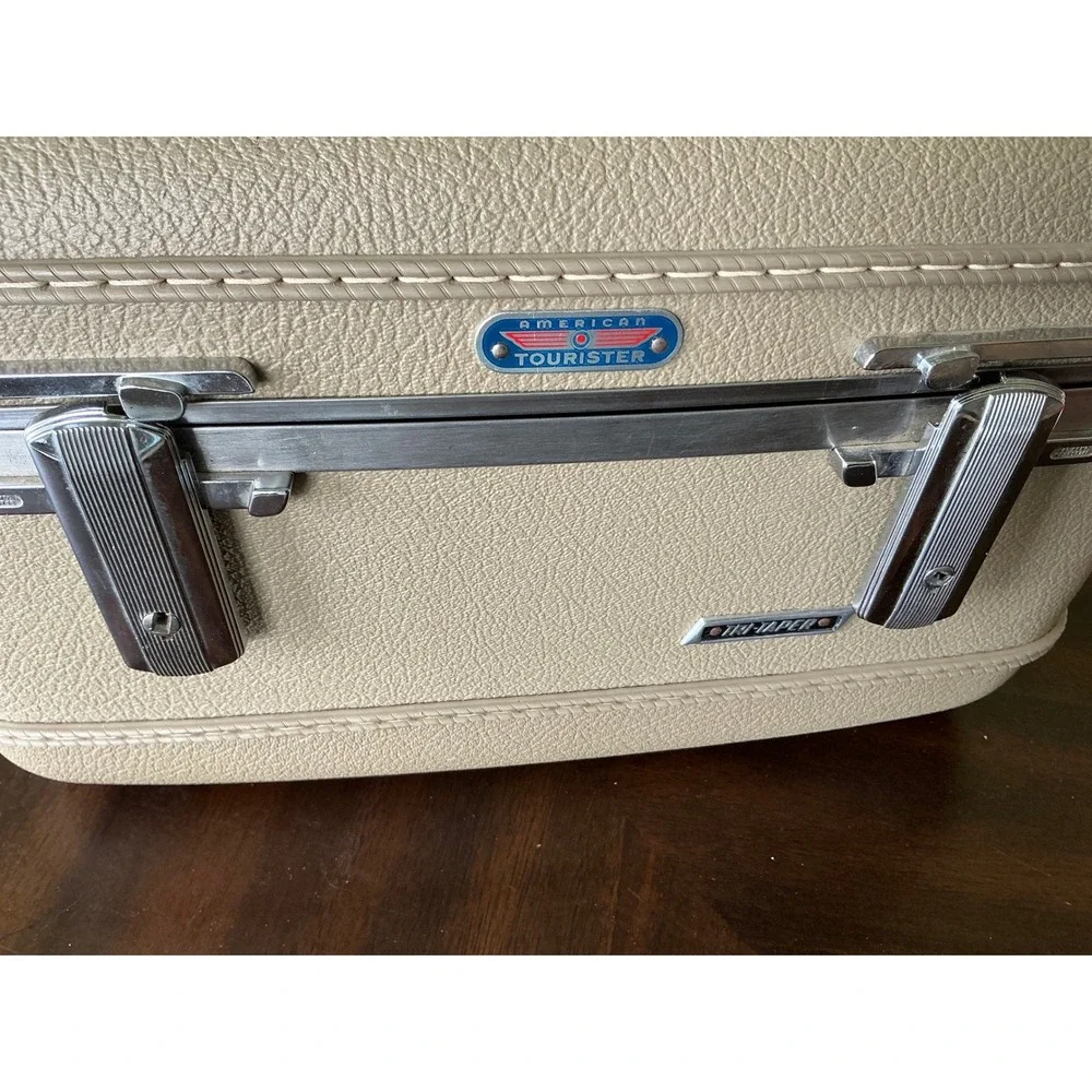 American Tourister Vintage Train Case Tri-Taper Tan Hard Shell Makeup Bag No Key